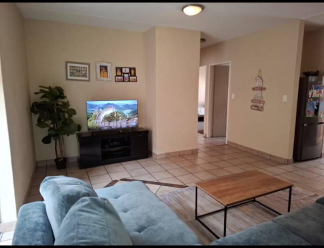 2 BEDROOM APARTMENT FOR SALE IN VANDERBIJLPARK SE 4